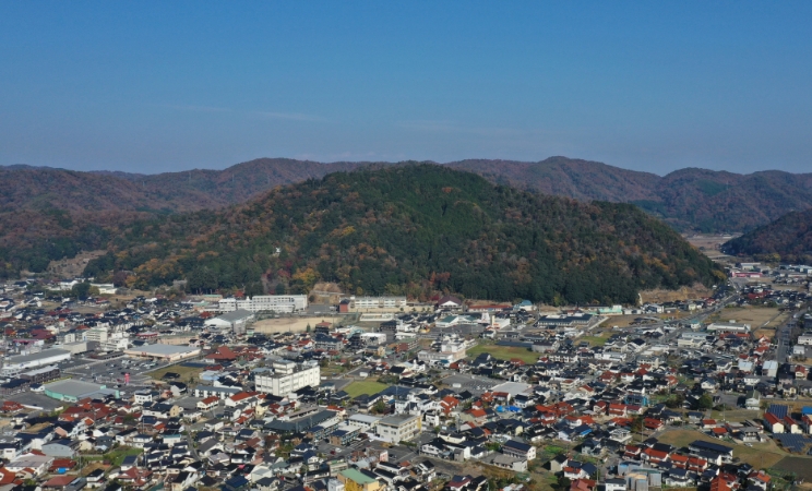 郡山城空撮　安芸高田市歴史民俗博物館提供