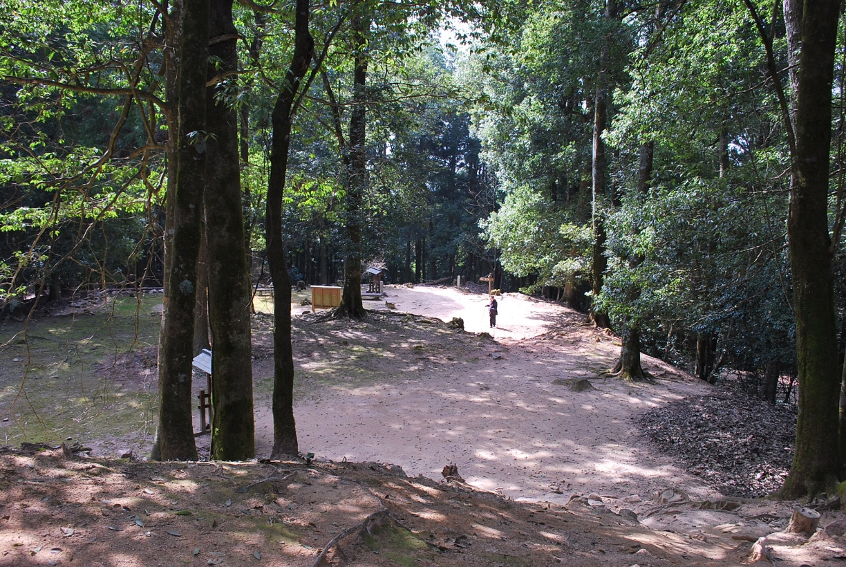 本丸 二の丸　安芸高田市歴史民俗博物館提供